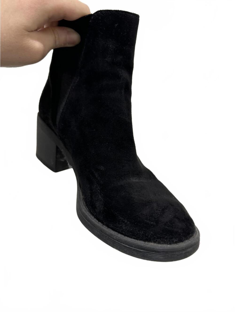 Forever 21 Black Faux Suede Block Heel Ankle Boots Booties Round Toe Size 8 - Picture 7 of 9